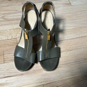 Michael Kors high heeled leather shoe size 9 1/2